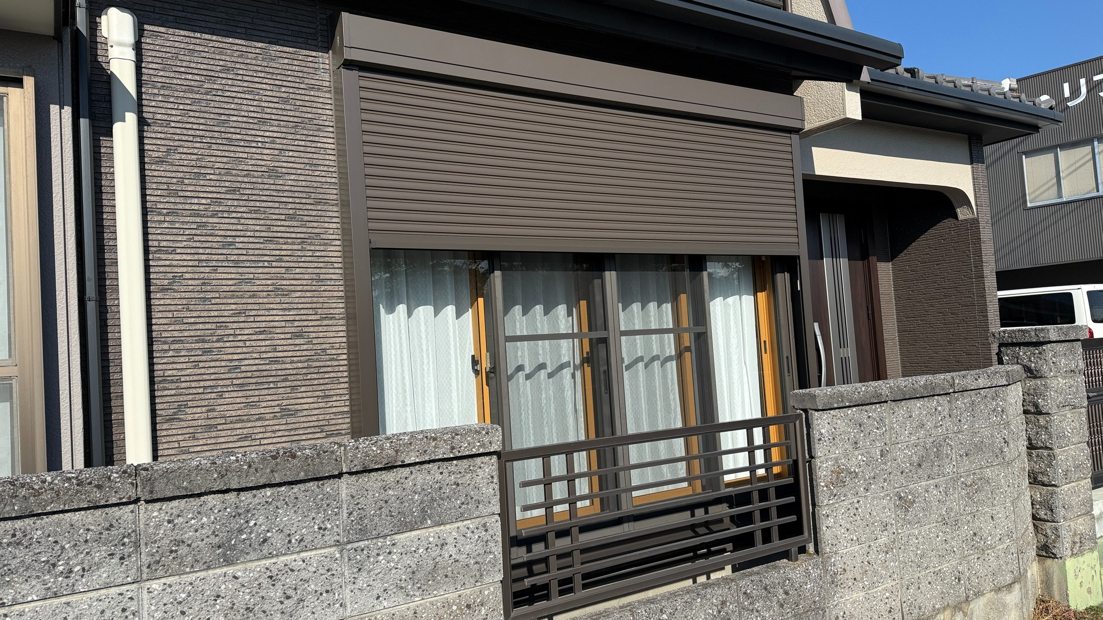 🏠✨ こんにちは!加須市の皆さま、雨戸のない窓にお困りではあ...
