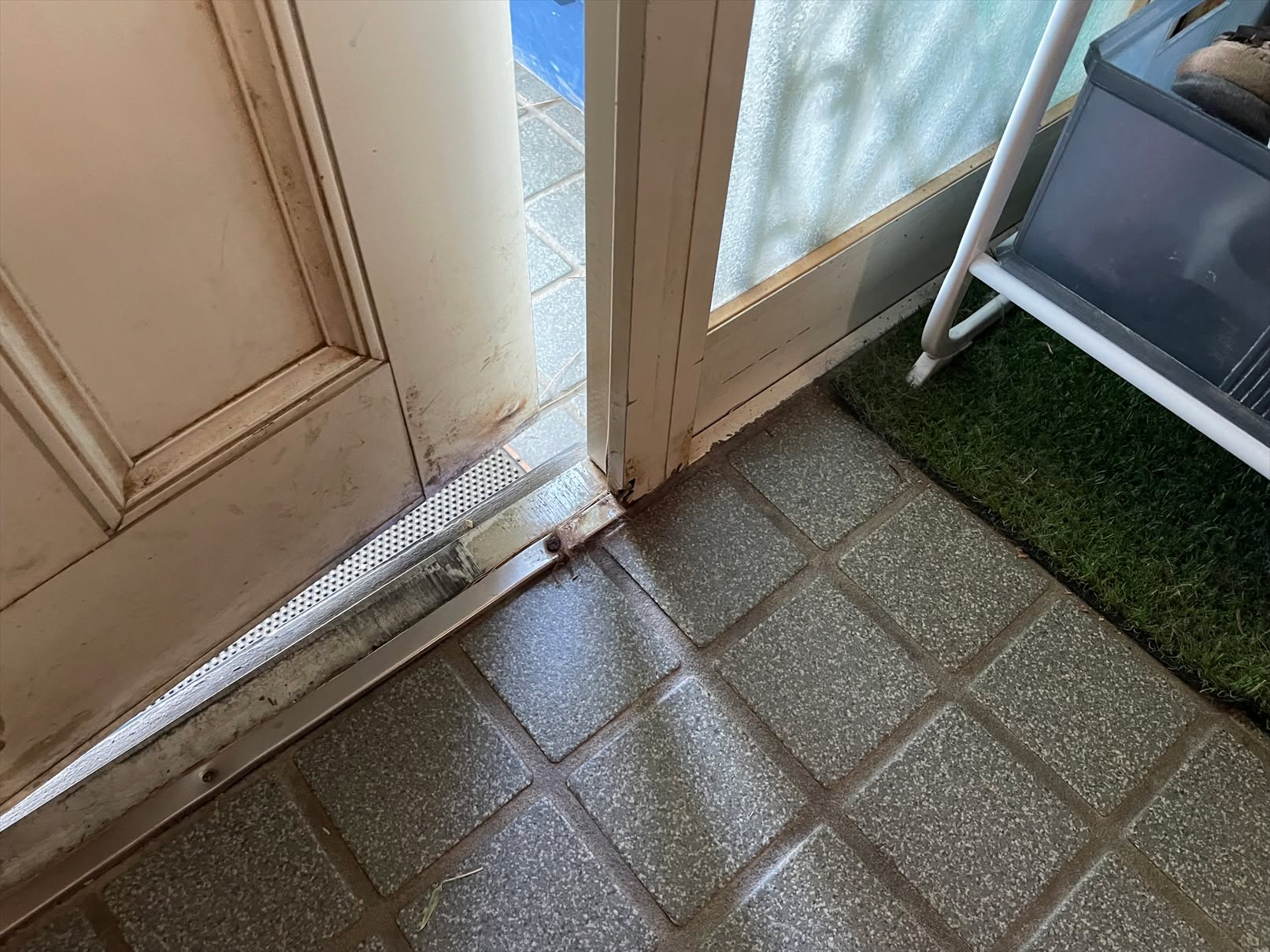 🔧🌟 【加須市での玄関戸交換】必要な時期が到来した皆様へ朗報...