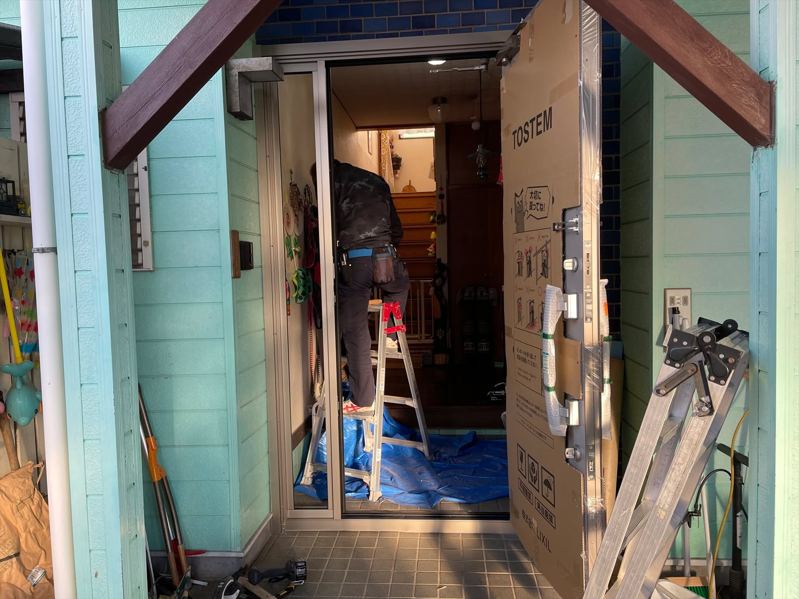 🔧🌟 【加須市での玄関戸交換】必要な時期が到来した皆様へ朗報...