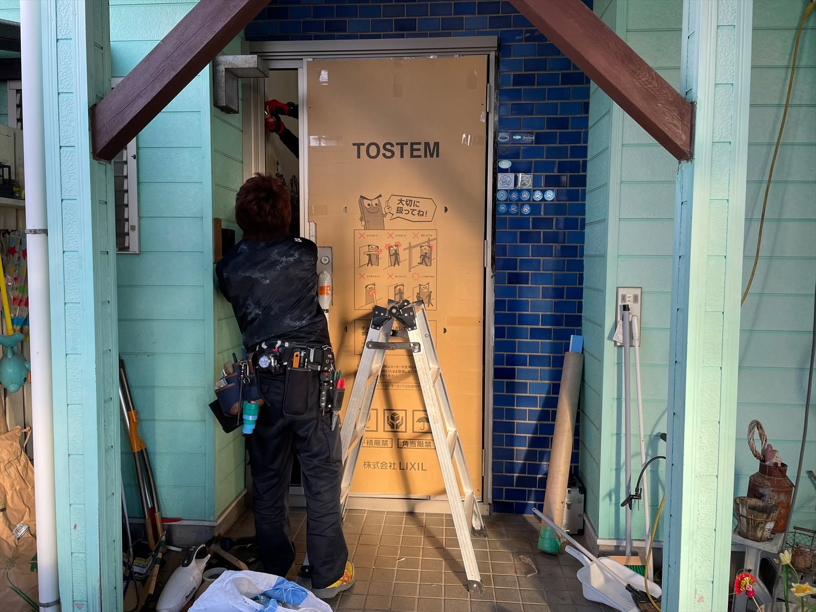 🔧🌟 【加須市での玄関戸交換】必要な時期が到来した皆様へ朗報...