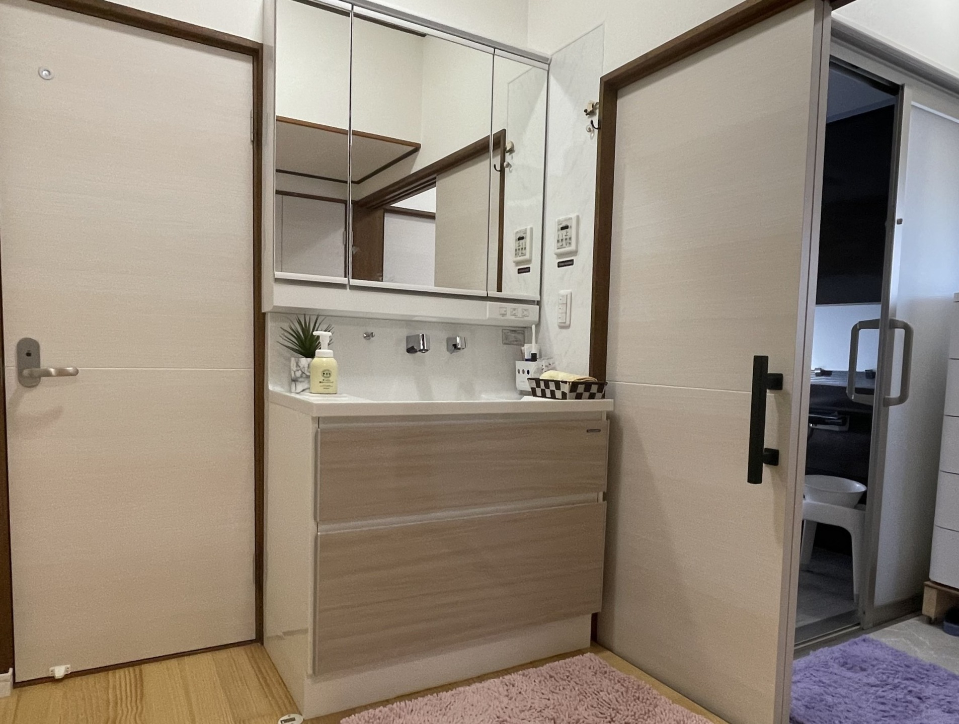 寒い冬の朝、洗面所で顔を洗おうとすると、なかなかお湯が出なく...