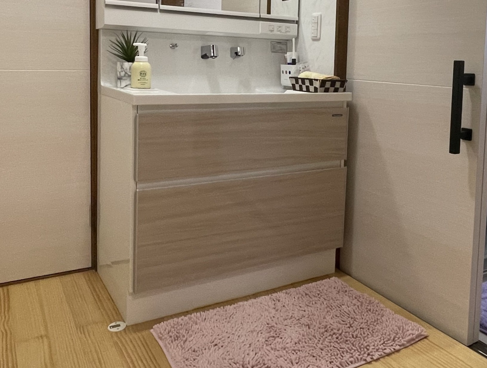 寒い冬の朝、洗面所で顔を洗おうとすると、なかなかお湯が出なく...