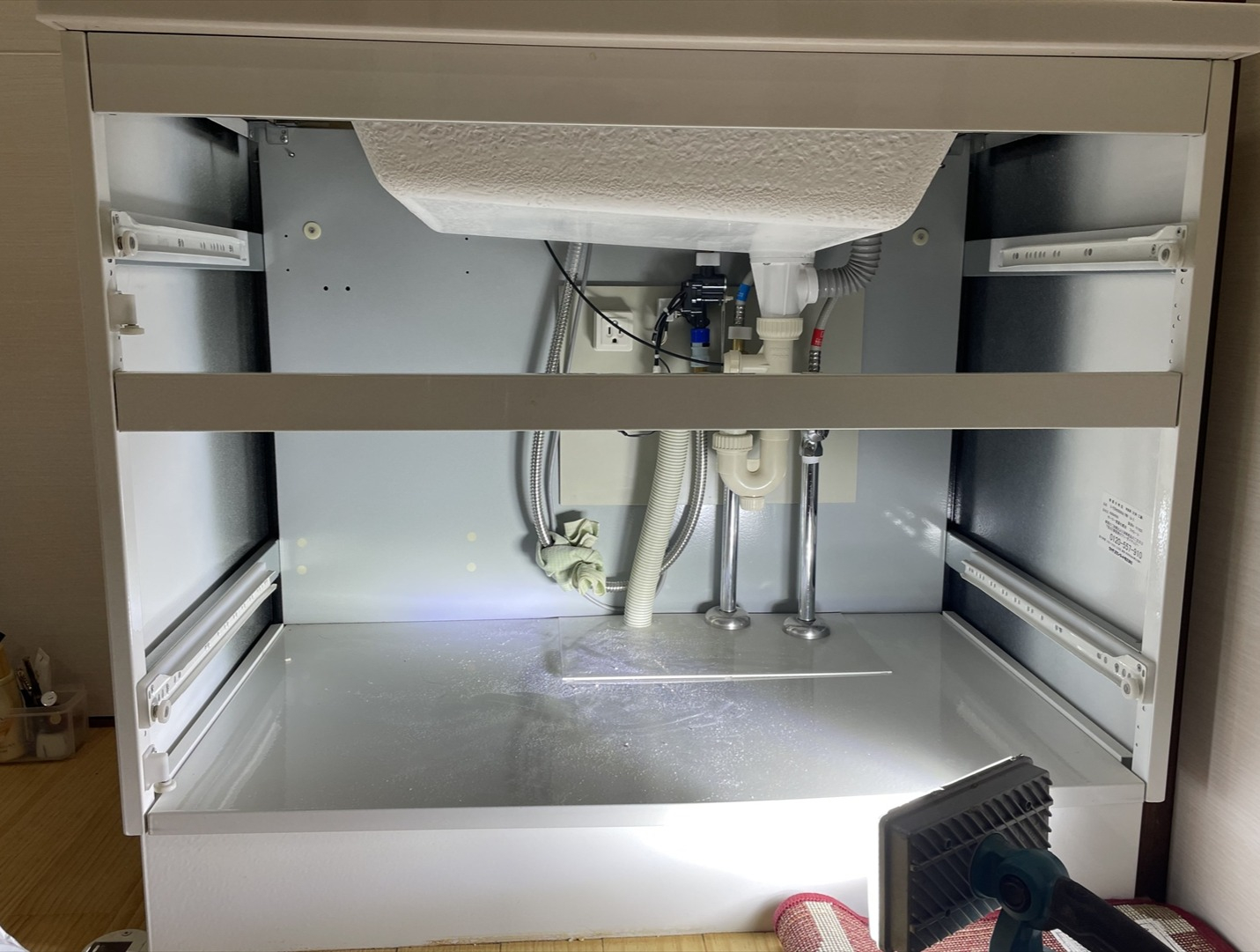 寒い冬の朝、洗面所で顔を洗おうとすると、なかなかお湯が出なく...