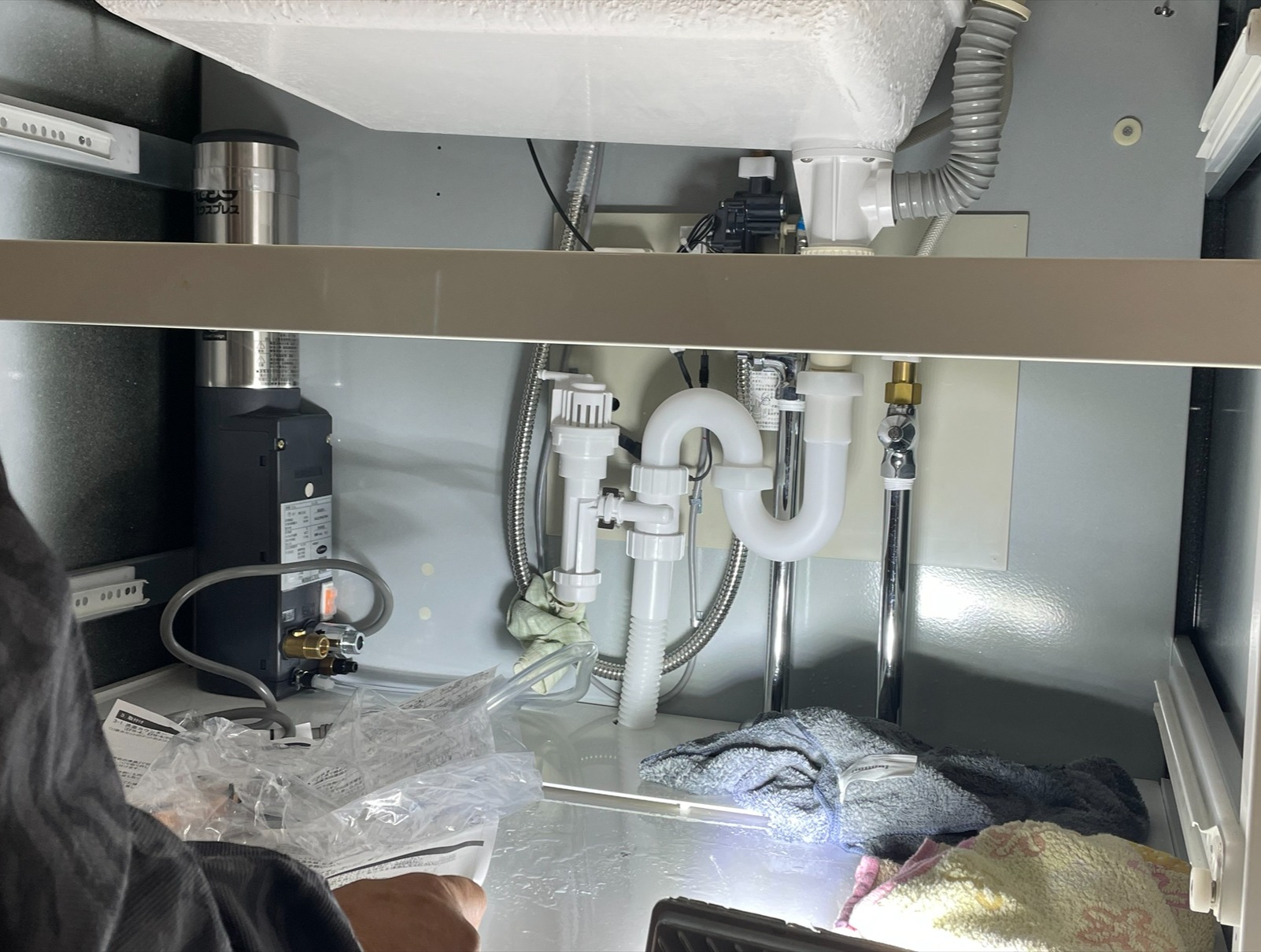 寒い冬の朝、洗面所で顔を洗おうとすると、なかなかお湯が出なく...