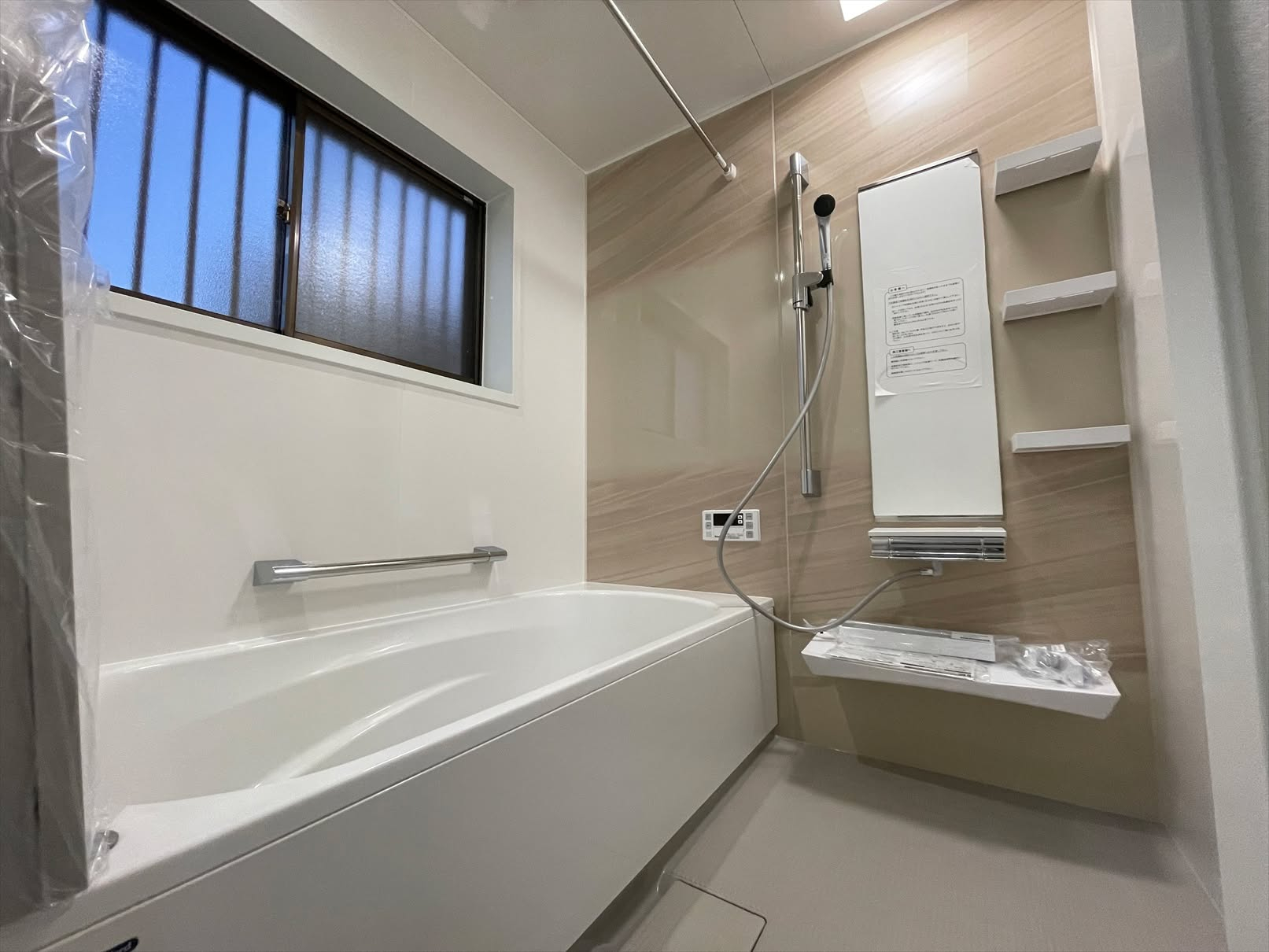 🌟加須市の住宅にて、0.75坪のユニットバスを1.0坪用に拡...