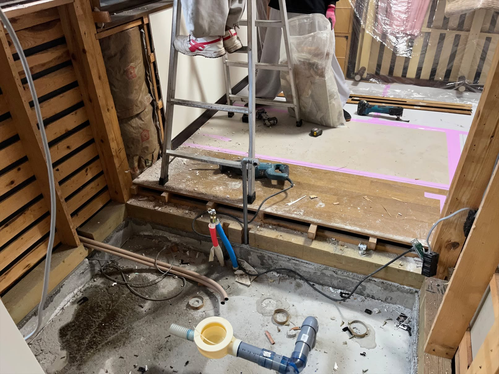 🌟加須市の住宅にて、0.75坪のユニットバスを1.0坪用に拡...