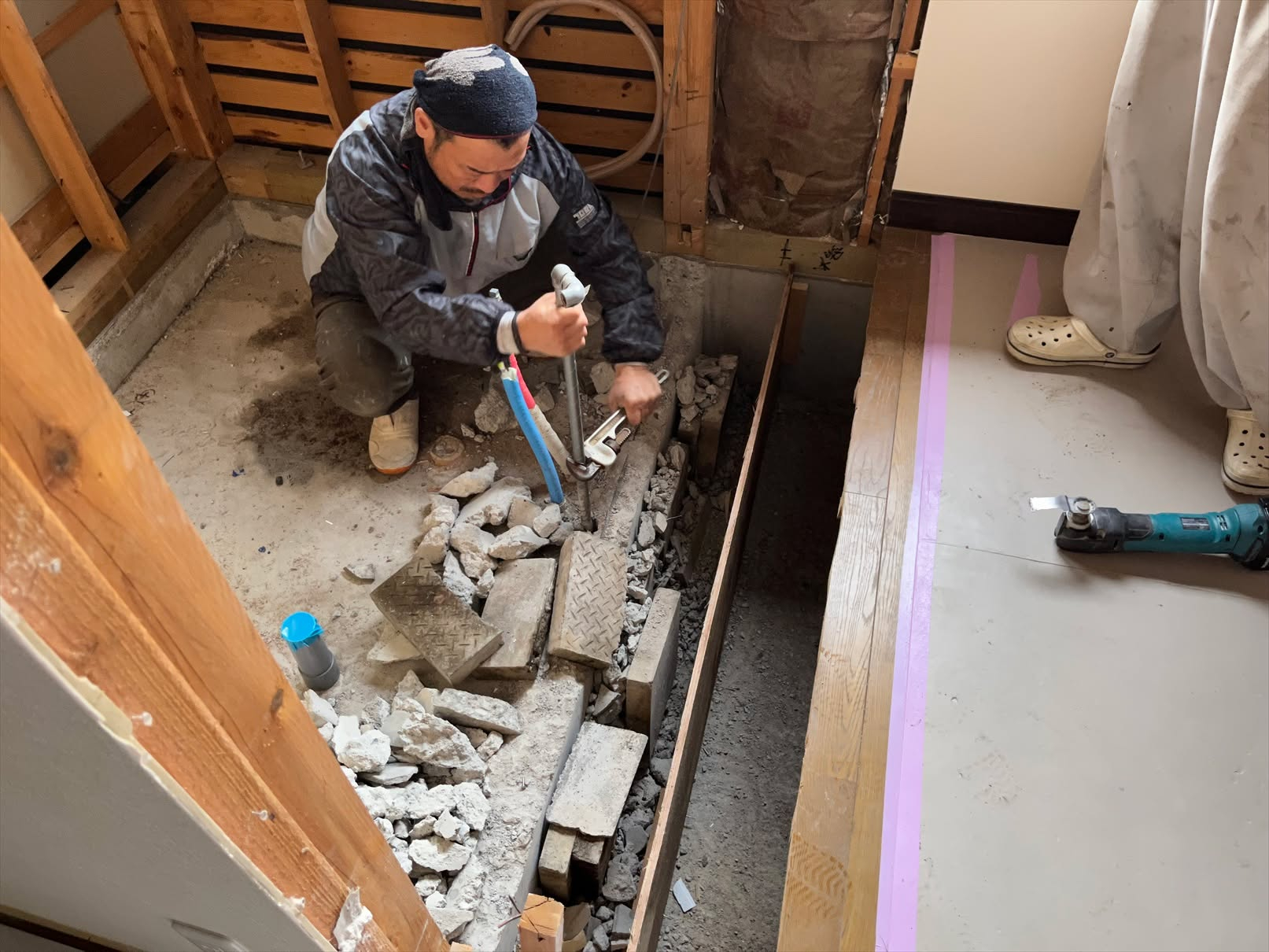 🌟加須市の住宅にて、0.75坪のユニットバスを1.0坪用に拡...