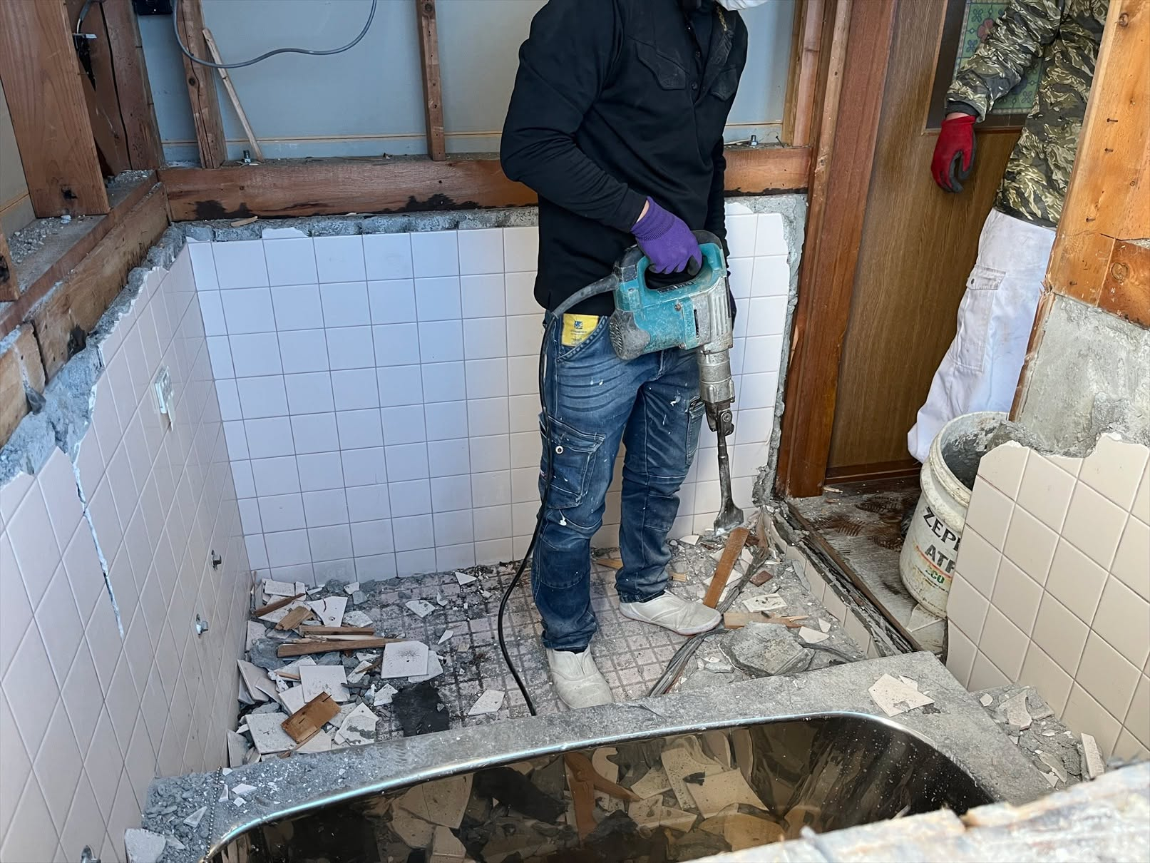 以前は冬になると震えるように寒かった浴室。