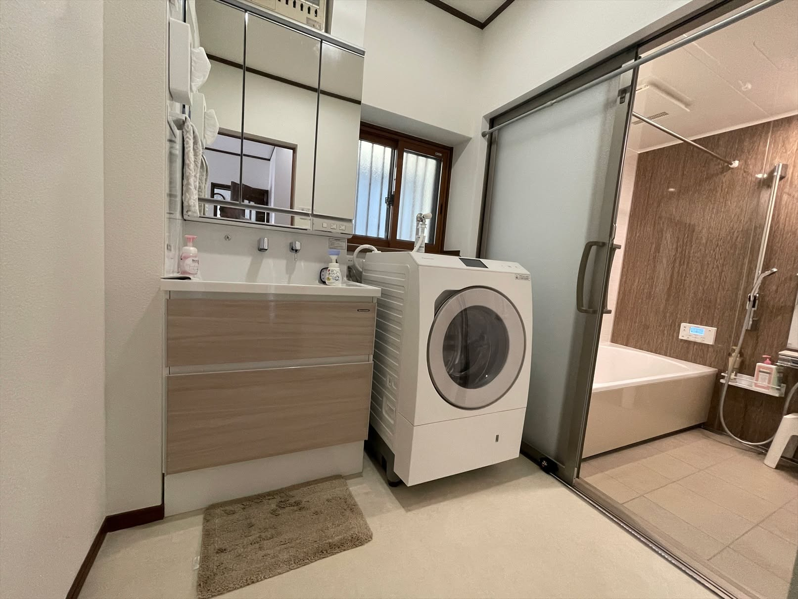 前回のキッチンリフォームで大満足を得たので、この度はお風呂と...