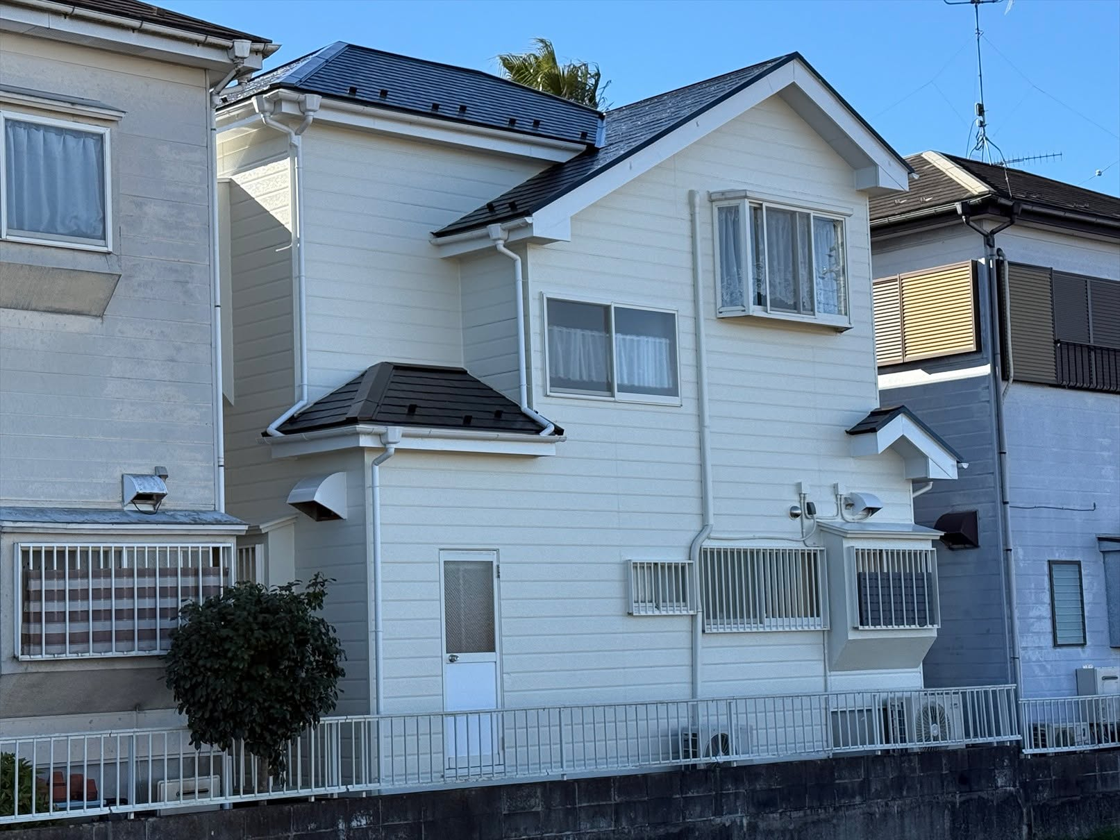 🏠✨(株)エアロックの地元、加須市で外壁と屋根の塗装工事を行...