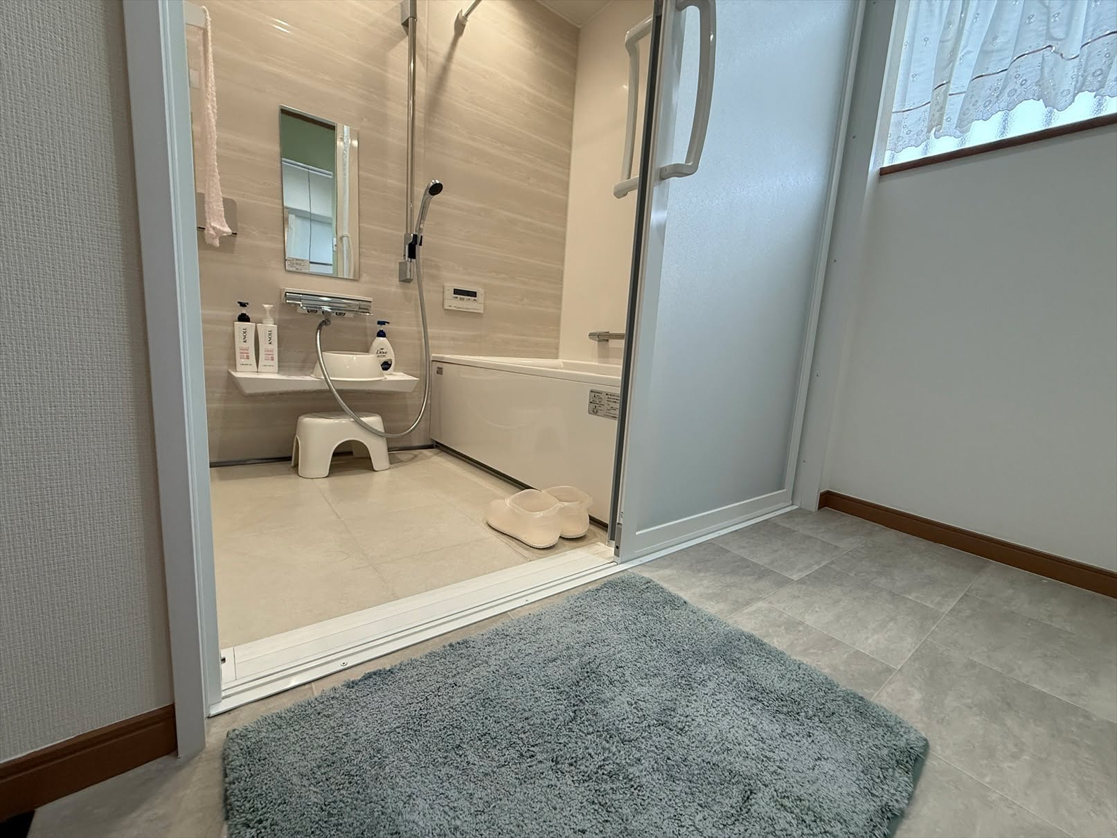 新しいお風呂と洗面所のリフォームが完了しました✨ 今回の特長...