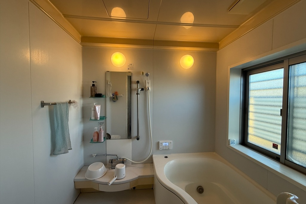 今日は、玄関戸の交換工事をご紹介します🚪✨。