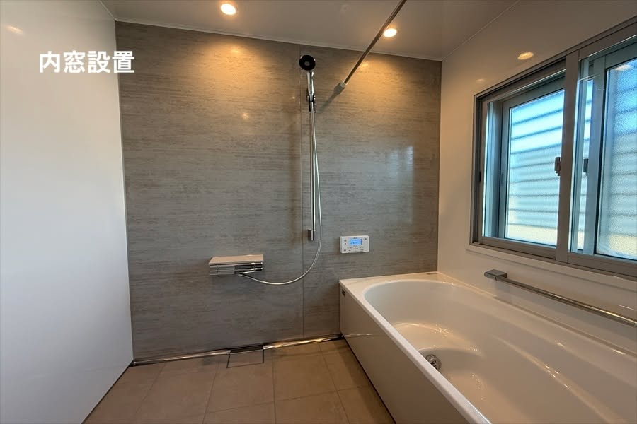 今日は、玄関戸の交換工事をご紹介します🚪✨。