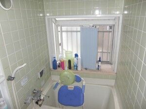 藤岡様浴室出窓